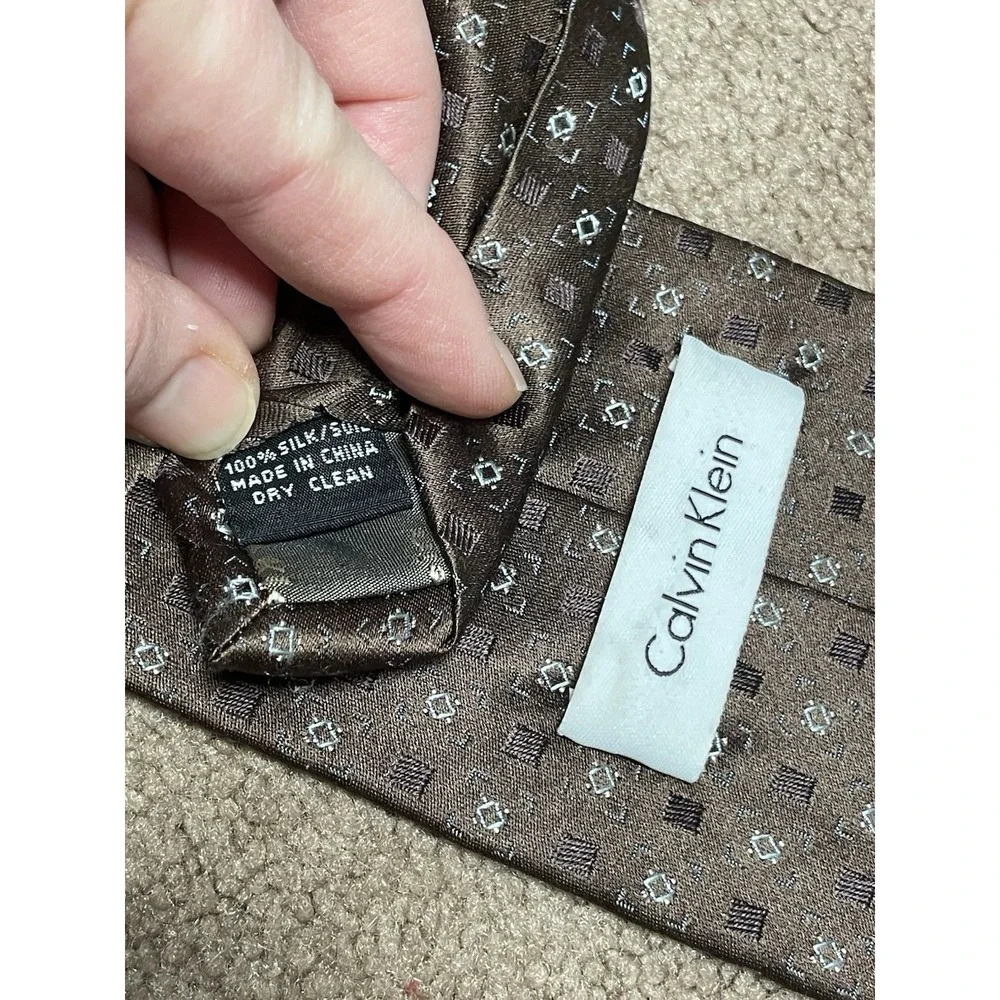 Calvin Klein Men's 100% Silk Necktie Designer Brown‎ Geometric Squares 3.75